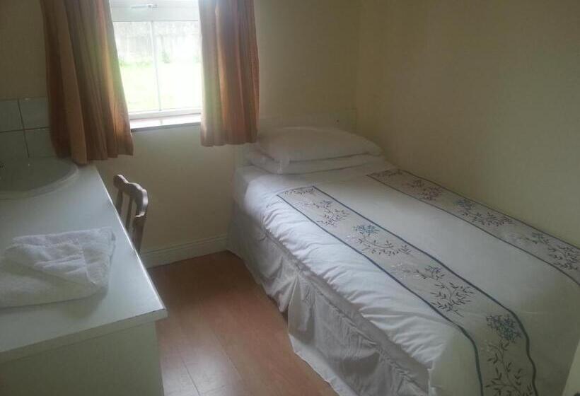 Courtbrack Accommodation   Hostel