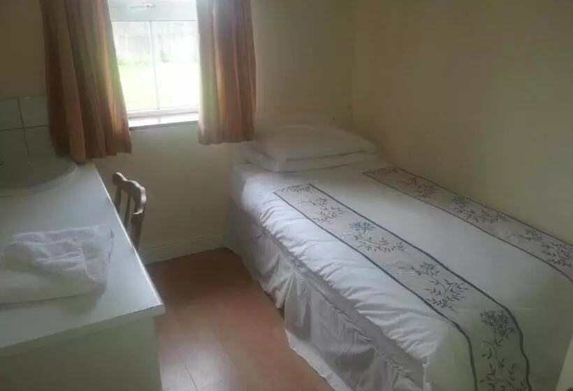 Courtbrack Accommodation   Hostel