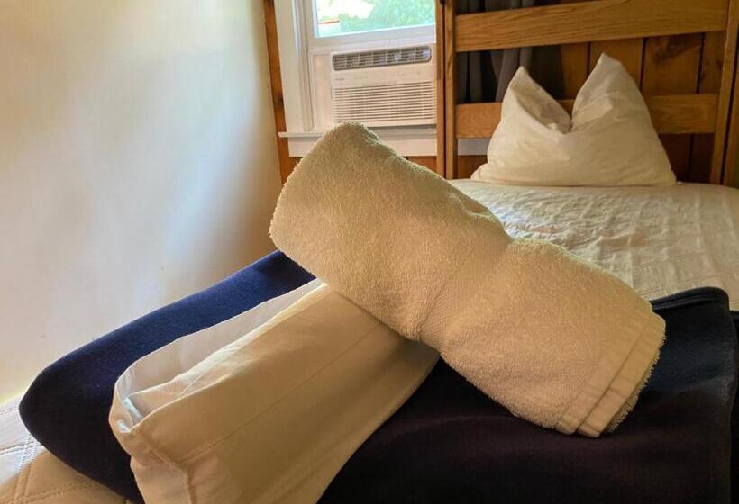 Hi Martha S Vineyard   Hostel