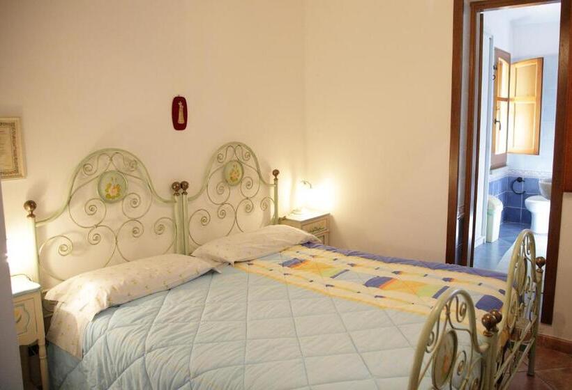 Отель Su Livariu