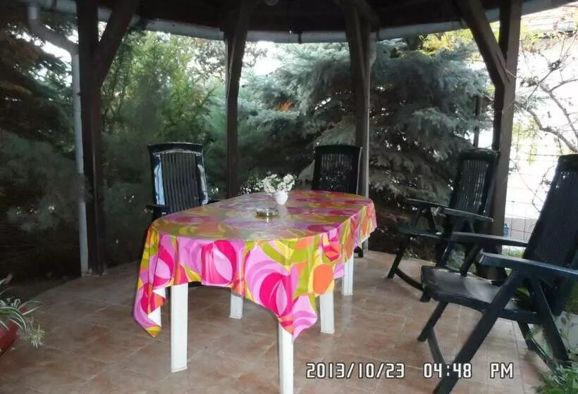 Majatalo Hársfaapartman és Vendégház