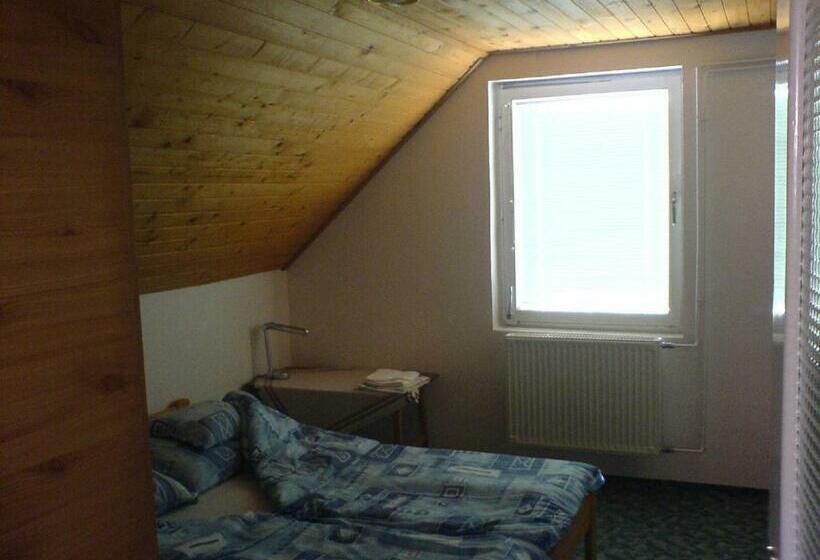 بنسيون Hársfaapartman és Vendégház