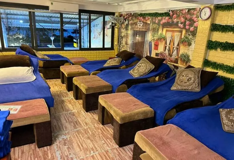 هتل Phuong Mai Family