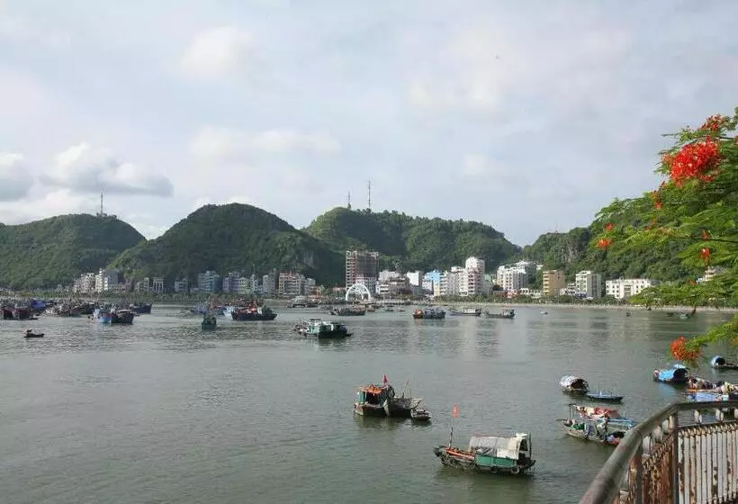 هتل Phuong Mai Family