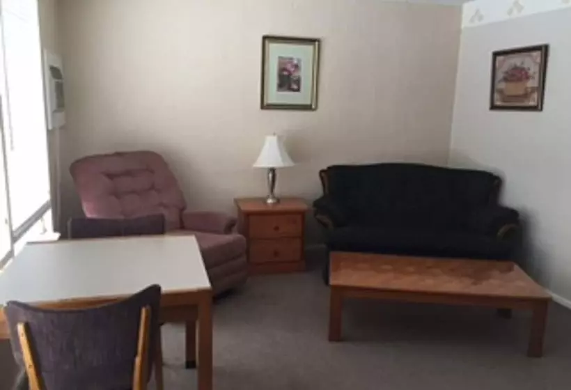 Trail Motel & Rv Park