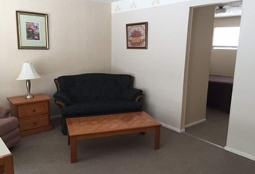 Trail Motel & Rv Park