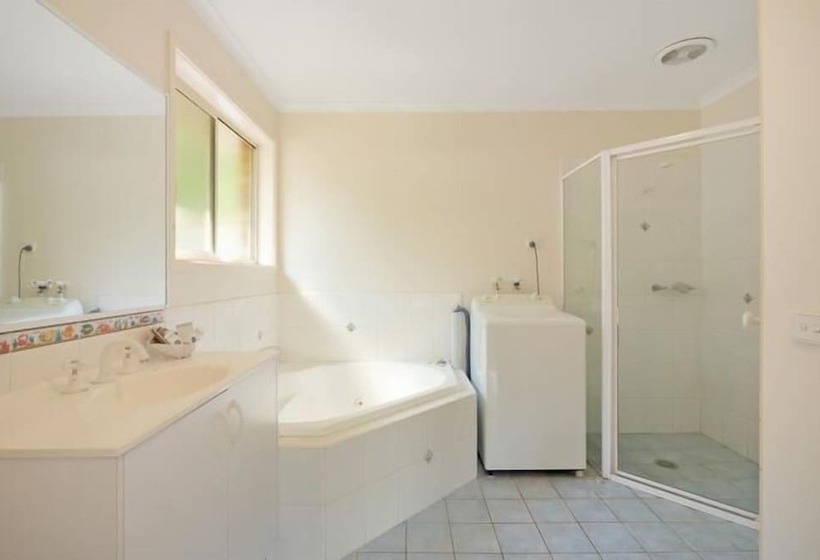 Quarantine Bay Beach Cottages