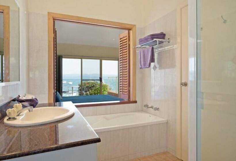 Quarantine Bay Beach Cottages