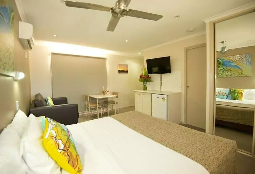 The Bowlo Holiday Cabins