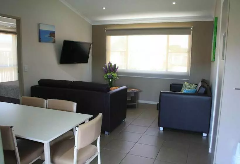 The Bowlo Holiday Cabins