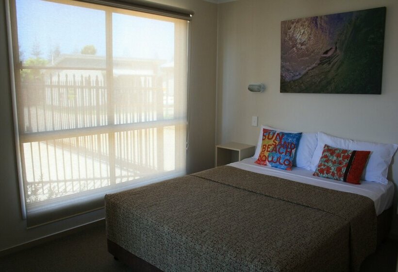 The Bowlo Holiday Cabins