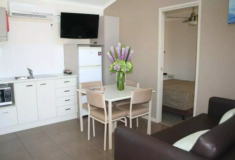 The Bowlo Holiday Cabins