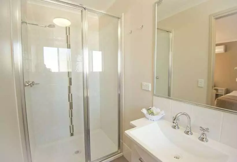 The Bowlo Holiday Cabins