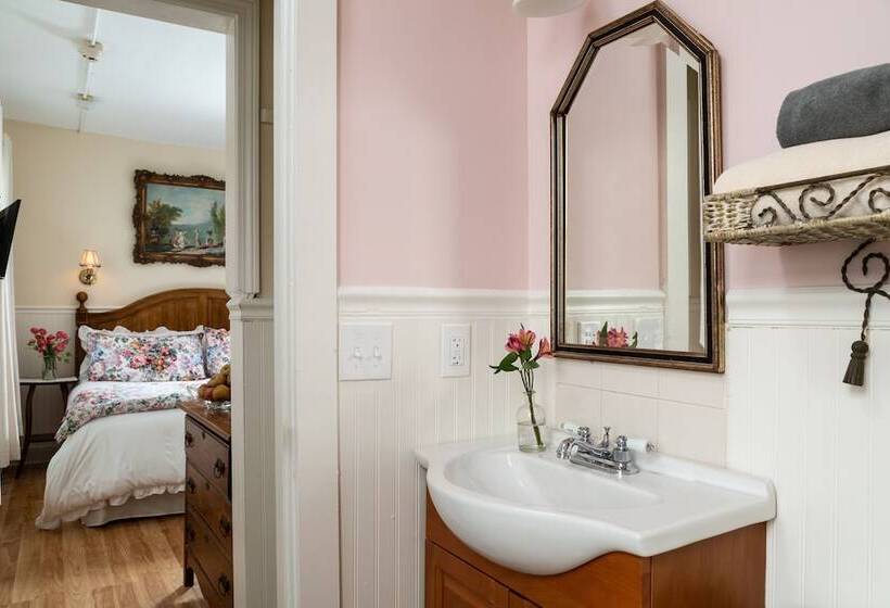 Bed and Breakfast The Blue Dory Inn