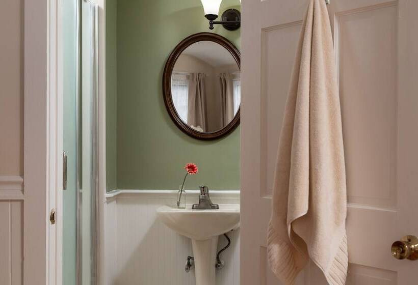 Bed and Breakfast The Blue Dory Inn