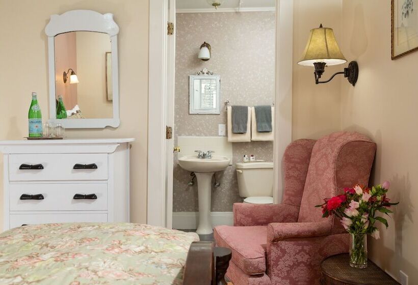 Bed and Breakfast The Blue Dory Inn