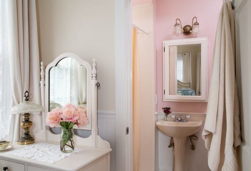 Bed and Breakfast The Blue Dory Inn