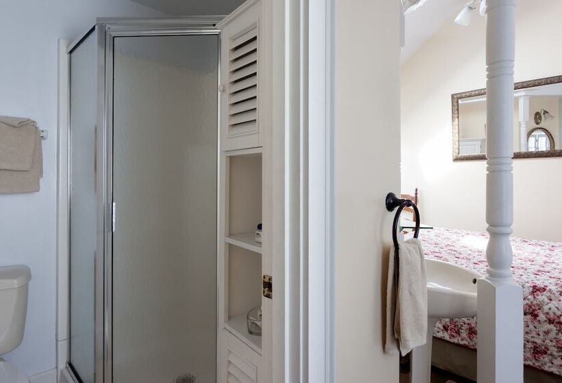 Bed and Breakfast The Blue Dory Inn