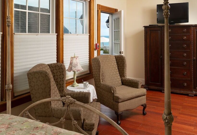 Bed and Breakfast The Blue Dory Inn