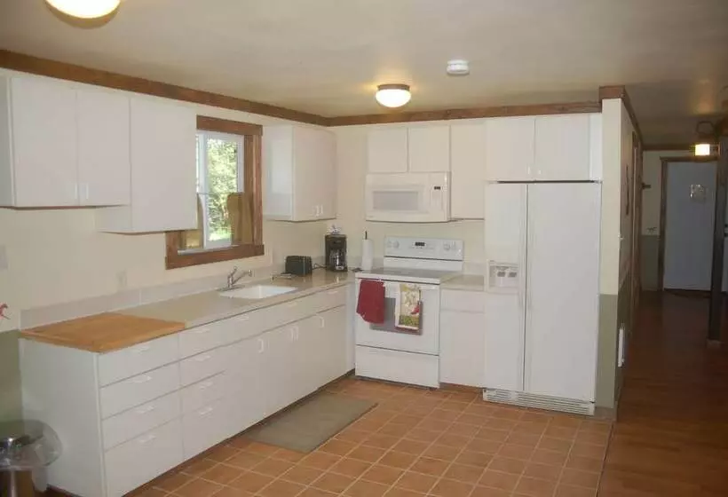 Chehalis Camping Resort Cottage 5