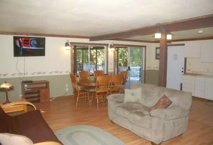 Chehalis Camping Resort Cottage 5