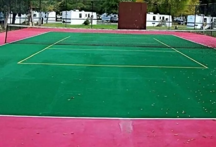 Hotelli Morgan Hill Rv Resort   Campsite