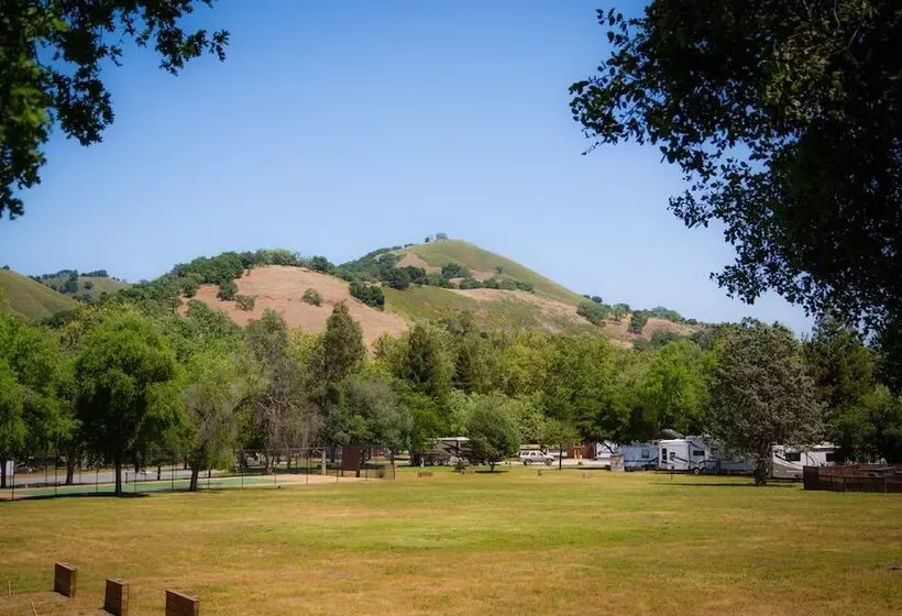 Hotelli Morgan Hill Rv Resort   Campsite