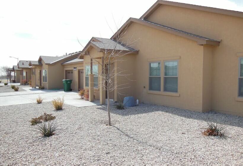 Hotel Desert Trails Luxury Suites