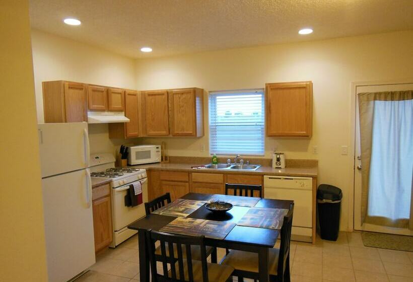 Hotel Desert Trails Luxury Suites