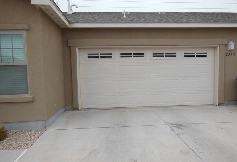 Hotel Desert Trails Luxury Suites