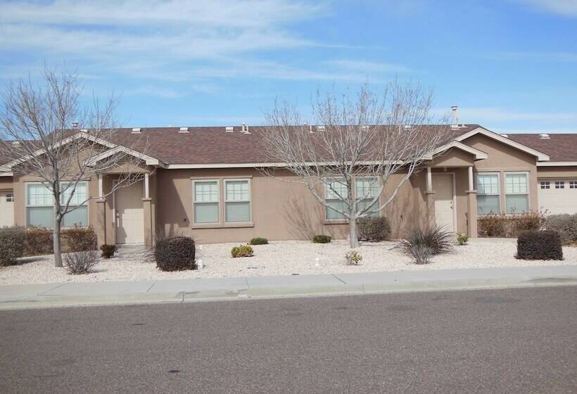 Hotel Desert Trails Luxury Suites