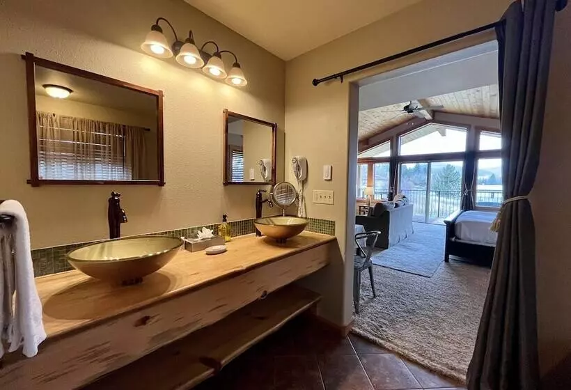 ホテル Mt Gardner Inn