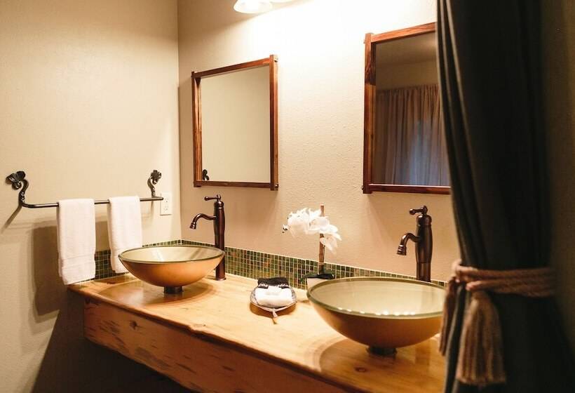 ホテル Mt Gardner Inn