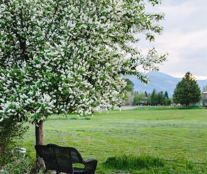 ホテル Mt Gardner Inn