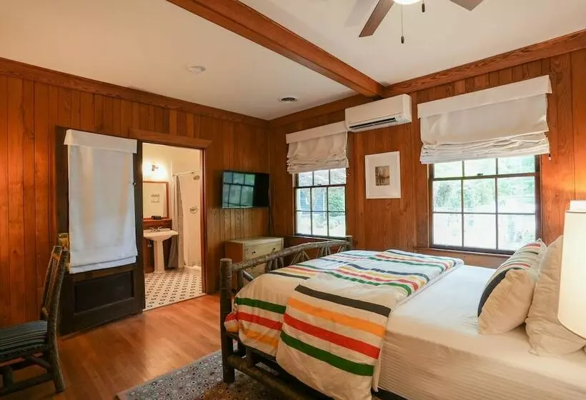 Hotelli The Lodge On Lake Lure