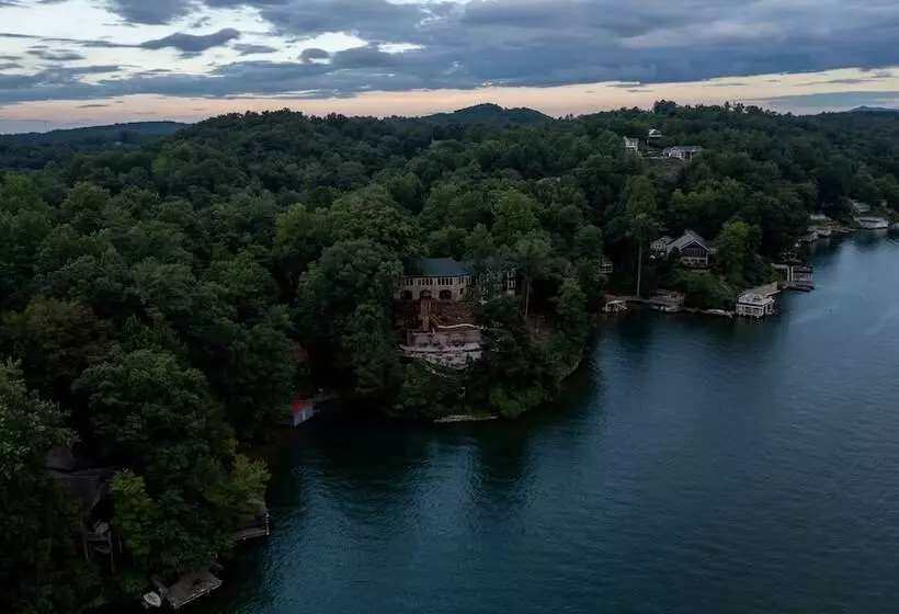 Hotelli The Lodge On Lake Lure