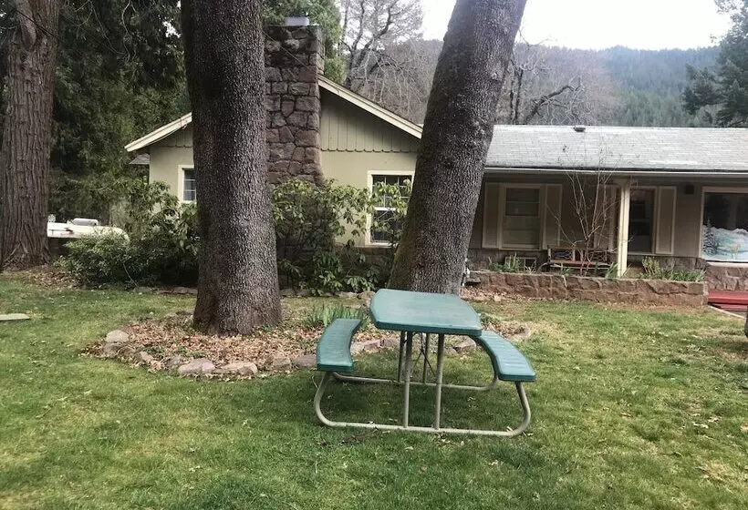 Motelli Dunsmuir Lodge