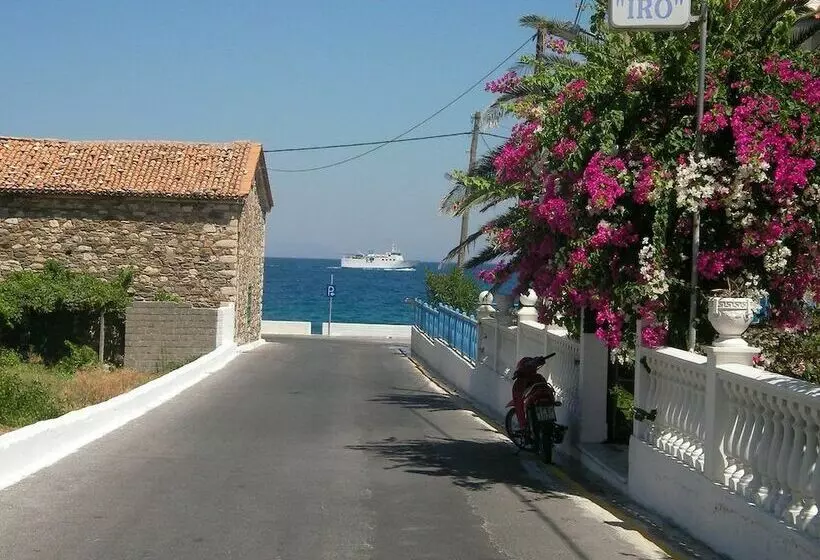 هتل Iro S Residence