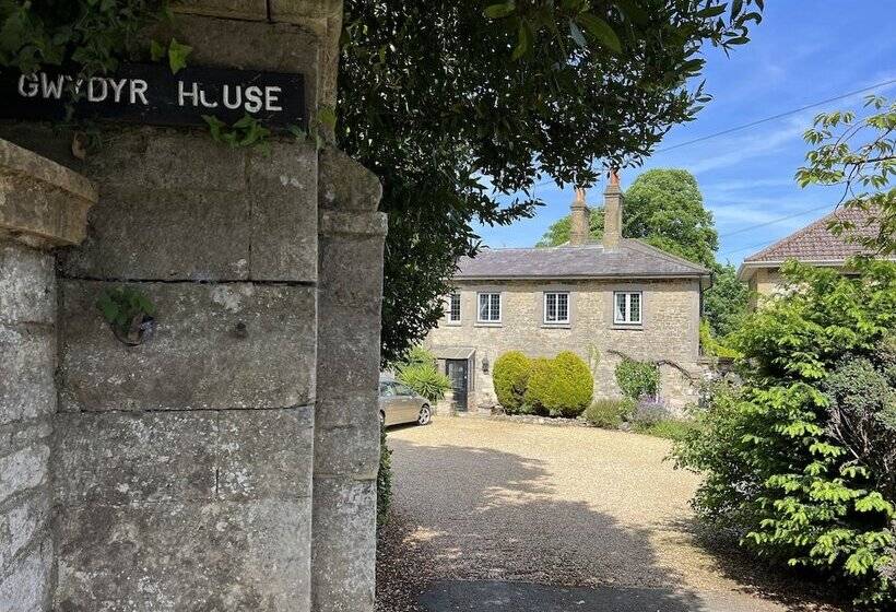 Stone Cottages With Garden And Parking
