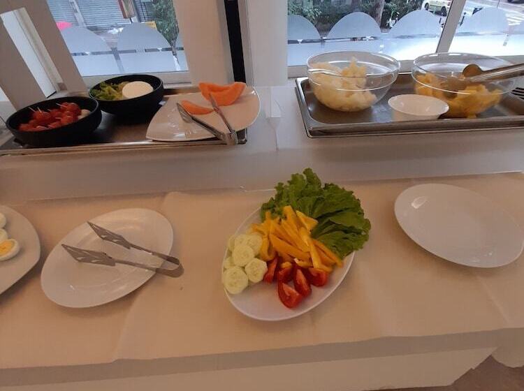 مسافرخانه Royal Plaza