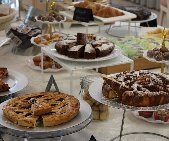 مسافرخانه Royal Plaza