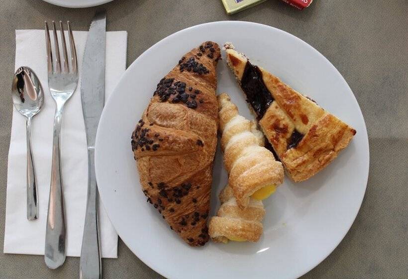 مسافرخانه Royal Plaza