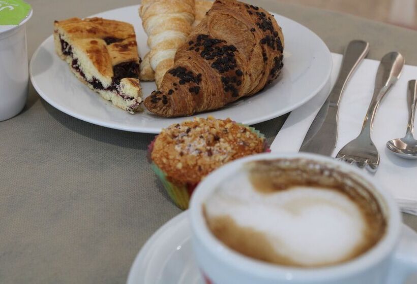 مسافرخانه Royal Plaza