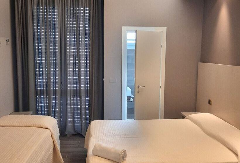 مسافرخانه Royal Plaza