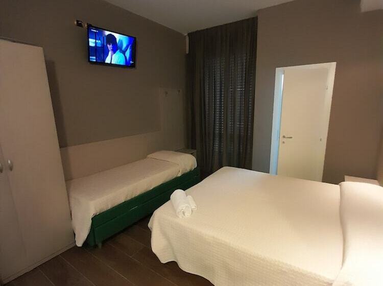 مسافرخانه Royal Plaza