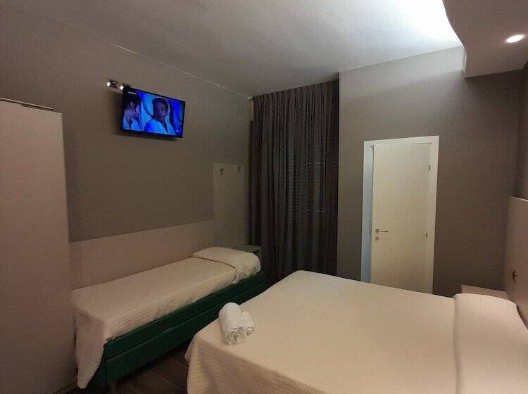 مسافرخانه Royal Plaza