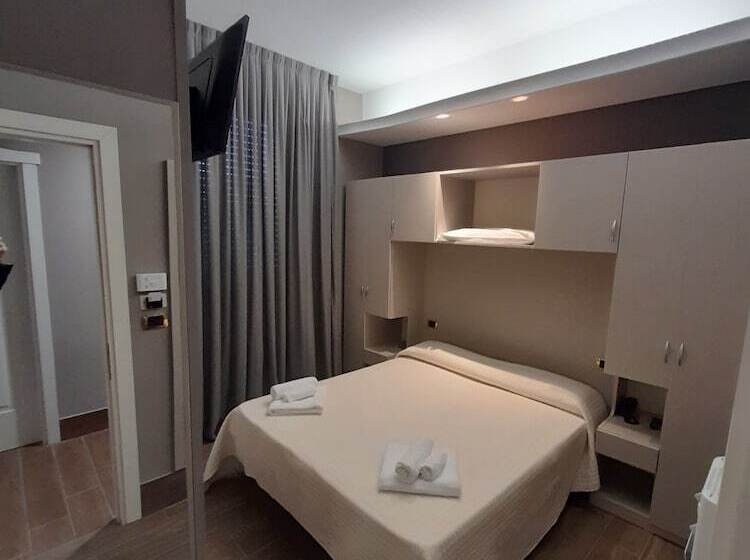 مسافرخانه Royal Plaza