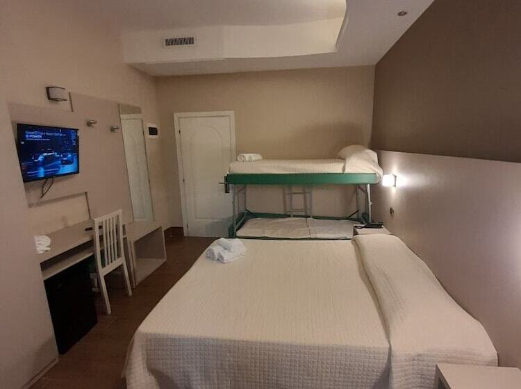 مسافرخانه Royal Plaza