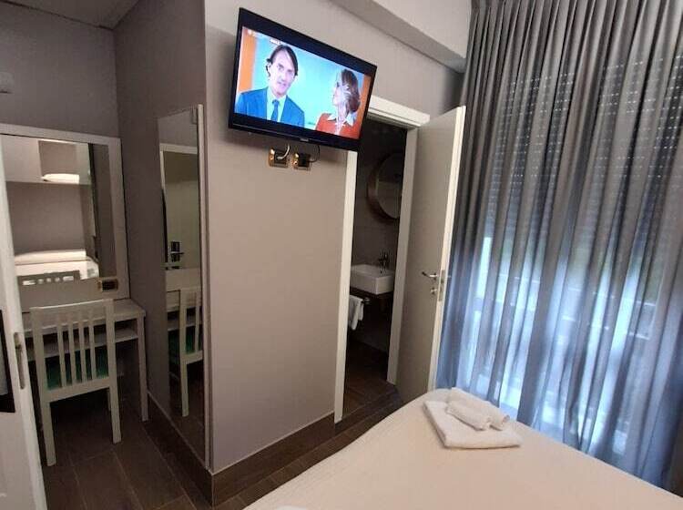 مسافرخانه Royal Plaza