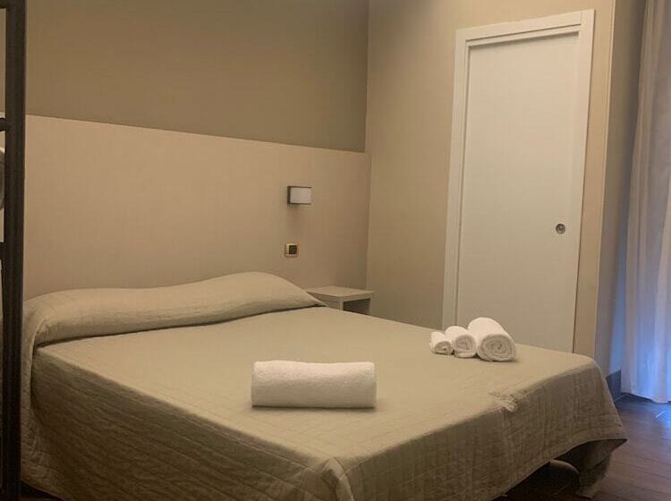 مسافرخانه Royal Plaza